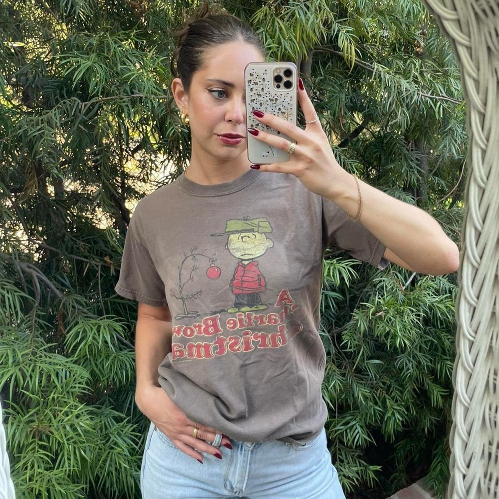 Brown Peanuts Charlie Brown tee sz s women’s / has two small holes